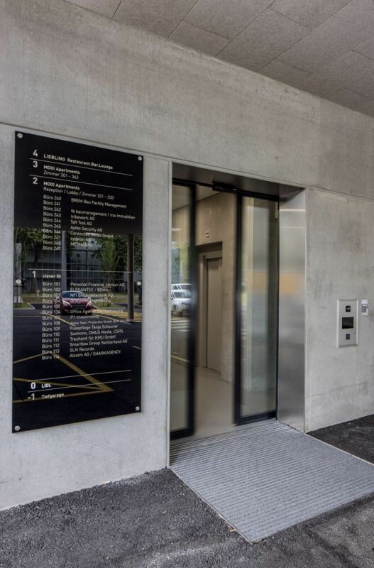 Attractive office with 107m2 in commercial building for rent