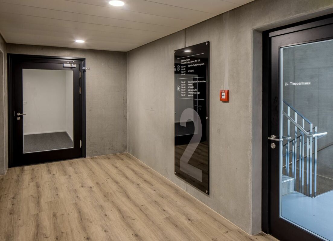 Attractive office with 107m2 in commercial building for rent