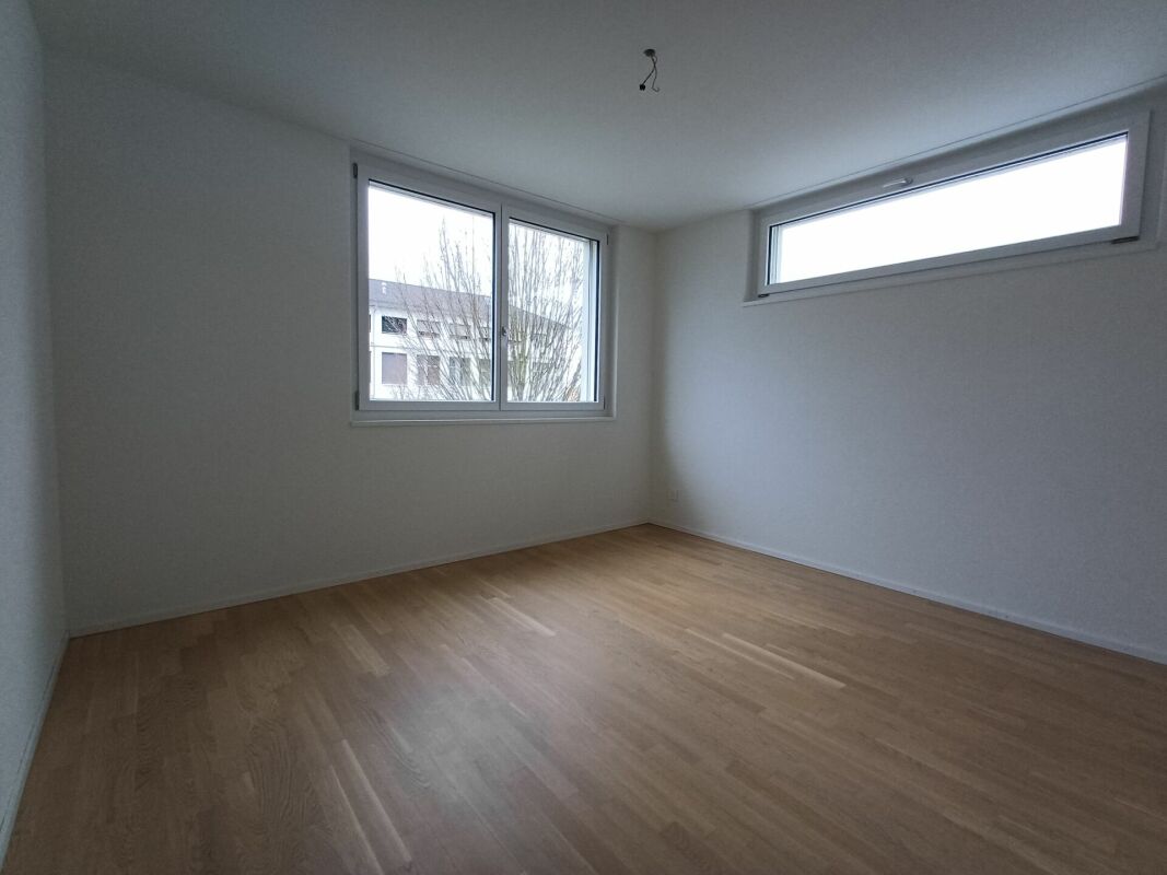 Attraktive 4.5 Zimmerwohnung mit grossem Balkon in Seenähe!
