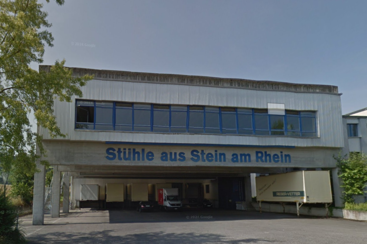 Lichtdurchfluteter Büroraum
