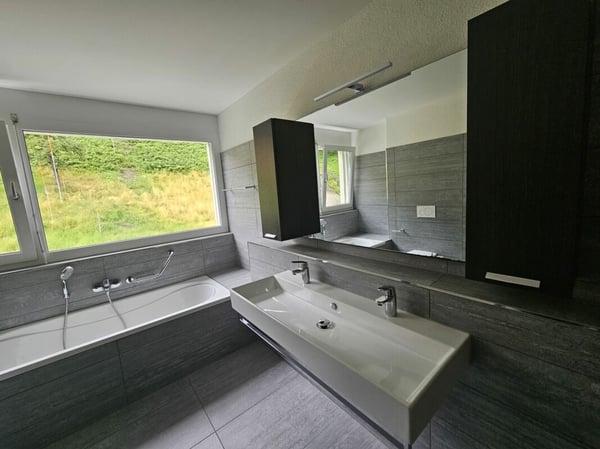 Helle 3.5 Zimmer-Wohnung mit grossem Balkon 6