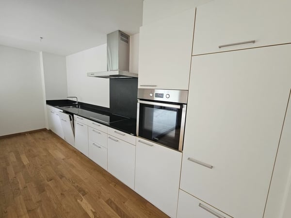 Helle 3.5 Zimmer-Wohnung mit grossem Balkon 2