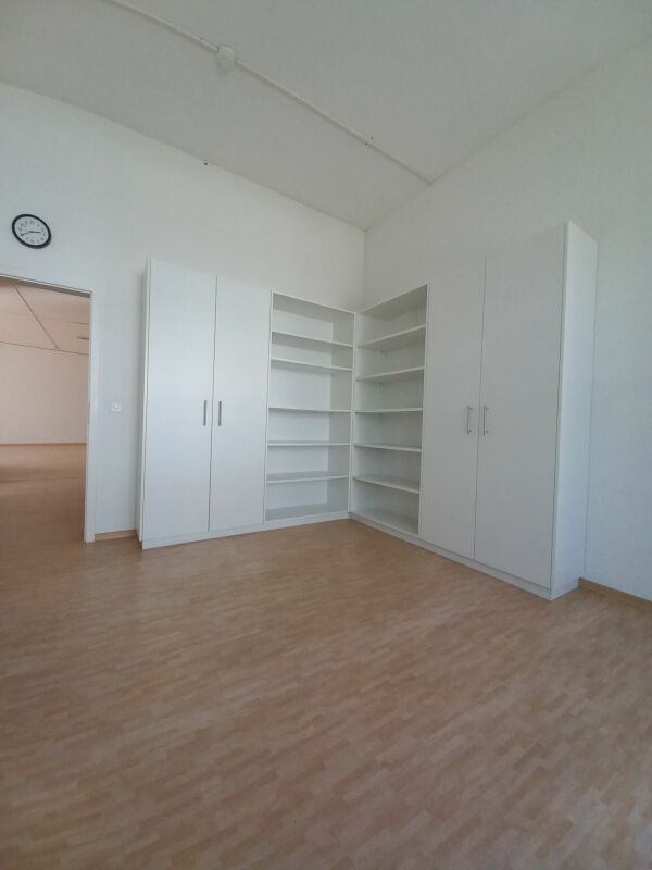 Gewerbe-/ Büroräumlichkeiten auf 2 Etagen