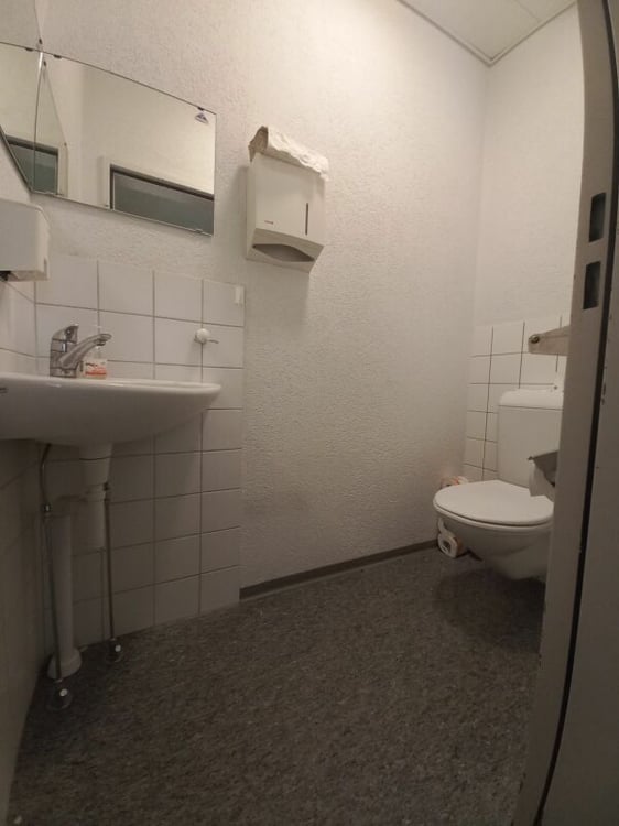 Gewerbe-/ Büroräumlichkeiten auf 2 Etagen 14