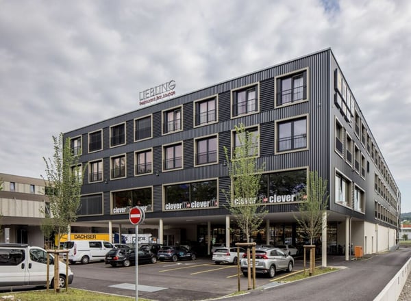 Büro mit 45m2 in Gewerbegebäude zu vermieten