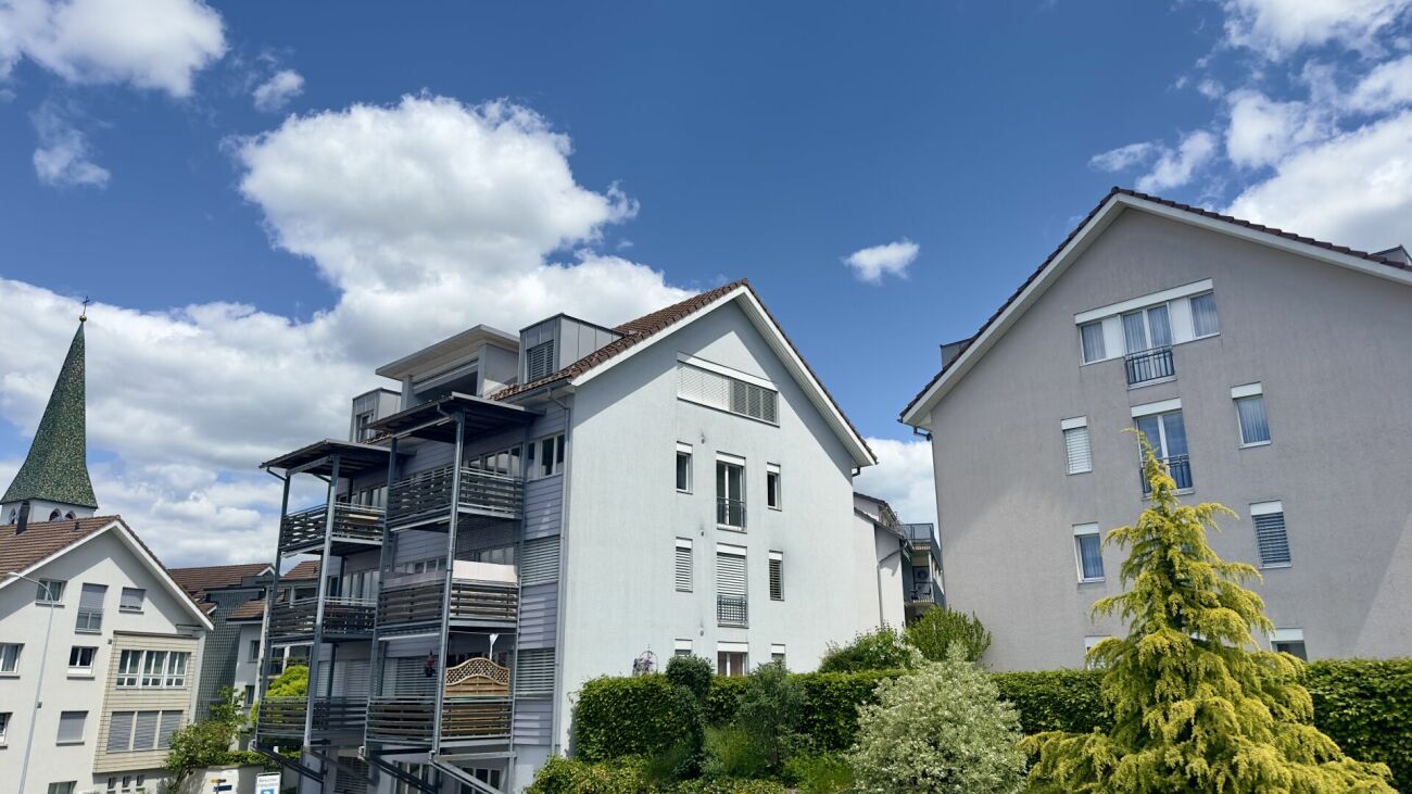 Bild Sonnige 4.5-Zimmer-Wohnung mit moderner Ausstattung und Balkon