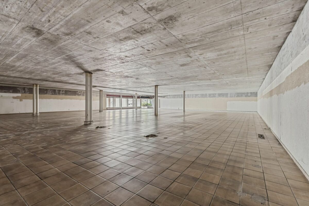 Ampio spazio commerciale o di stoccaggio nel centro di Sirnach