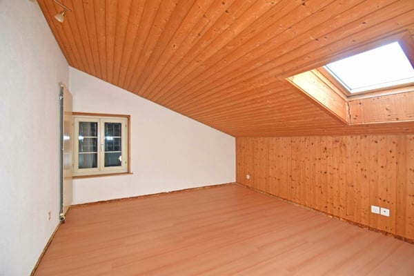 Doppelhaushälfte mit Renovationspotenzial und optionale vermietete Nachbarhälfte 7