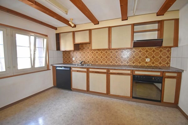 Doppelhaushälfte mit Renovationspotenzial und optionale vermietete Nachbarhälfte 3