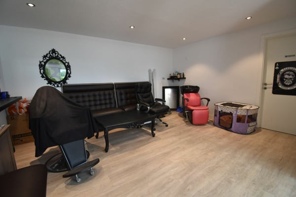 Wohn- und Geschäftshaus an zentraler Lage 14