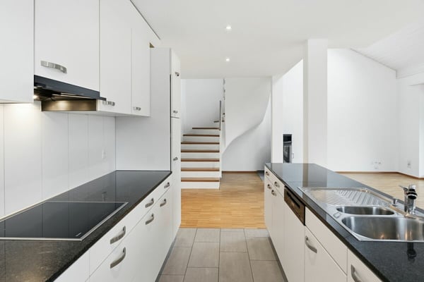 Moderne & helle 1.5-Zimmer-Maisonette-Wohnung an zentraler Lage 1