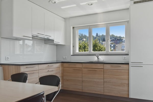 schöne und grosszügige 5 1/2 Zimmer-Maisonette-Wohnung mit Cheminée 2