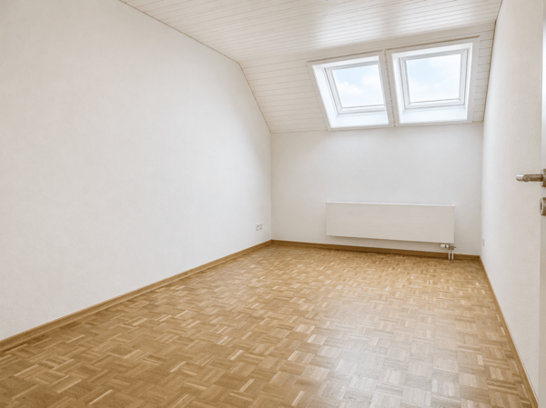Teilsanierte 3.5-Zimmer-Dachwohnung mit 3 Balkonen 4