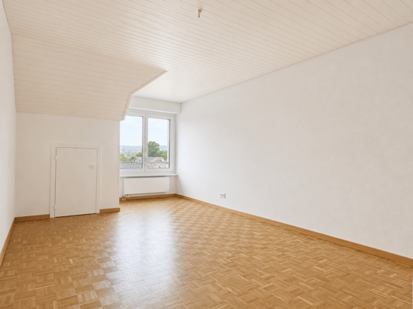 Teilsanierte 3.5-Zimmer-Dachwohnung mit 3 Balkonen 5