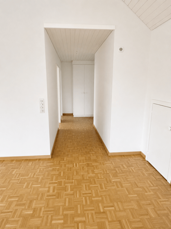 Teilsanierte 3.5-Zimmer-Dachwohnung mit 3 Balkonen 12