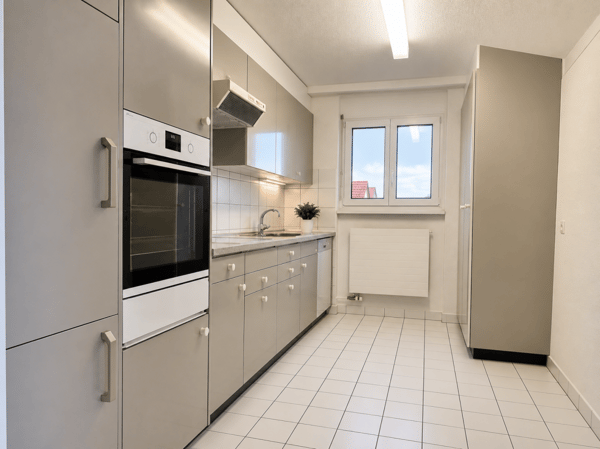 Teilsanierte 3.5-Zimmer-Dachwohnung mit 3 Balkonen 6
