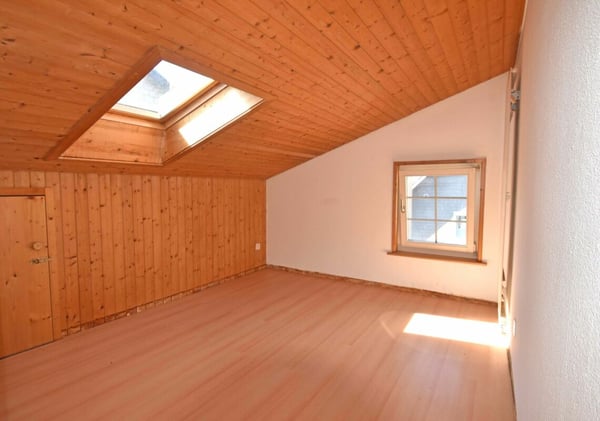 Doppelhaushälfte mit Renovationspotenzial und optionale vermietete Nachbarhälfte 6