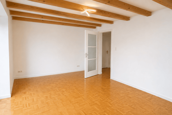 Geräumige 3.5 Zimmer-Wohnung an zentraler Lage 2