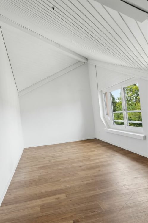 Helle 6.5-Zimmer-Maisonettewohnung mit Balkon in familienfreundlichem Quartier 12