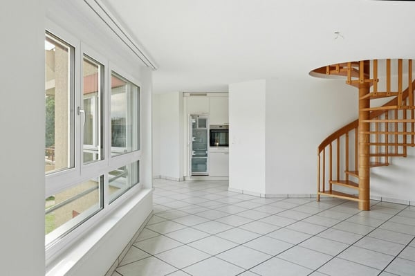Helle 7.5-Zimmer-Maisonettewohnung mit Balkon in familienfreundlichem Quartier