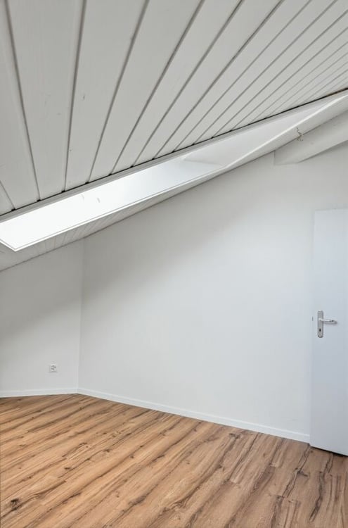 Helle 6.5-Zimmer-Maisonettewohnung mit Balkon in familienfreundlichem Quartier 13