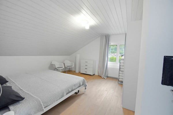 Viel Platz für neue Ideen - Doppelhaushälfte mit grossem Umschwung 9