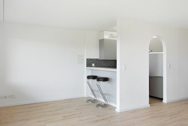 Attraktive teilsanierte 2.5-Zimmer-Wohnung mit Balkon 2