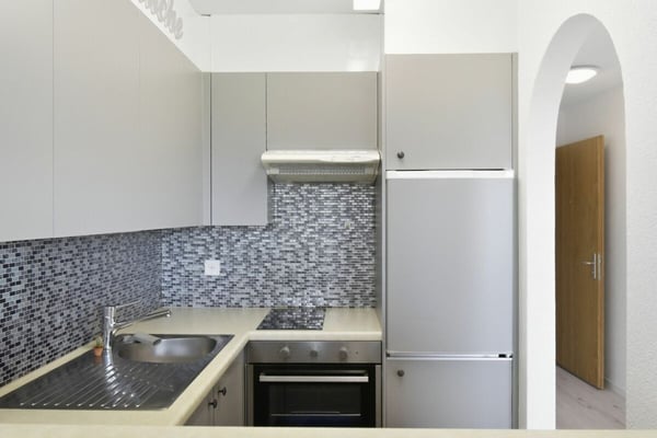 Attraktive teilsanierte 2.5-Zimmer-Wohnung mit Balkon 4