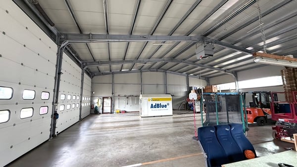 Moderne 1.5-Zimmer-Maisonette-Wohnung mit Garage in Recherswil 2