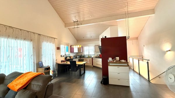 Moderne 1.5-Zimmer-Maisonette-Wohnung mit Garage in Recherswil 4