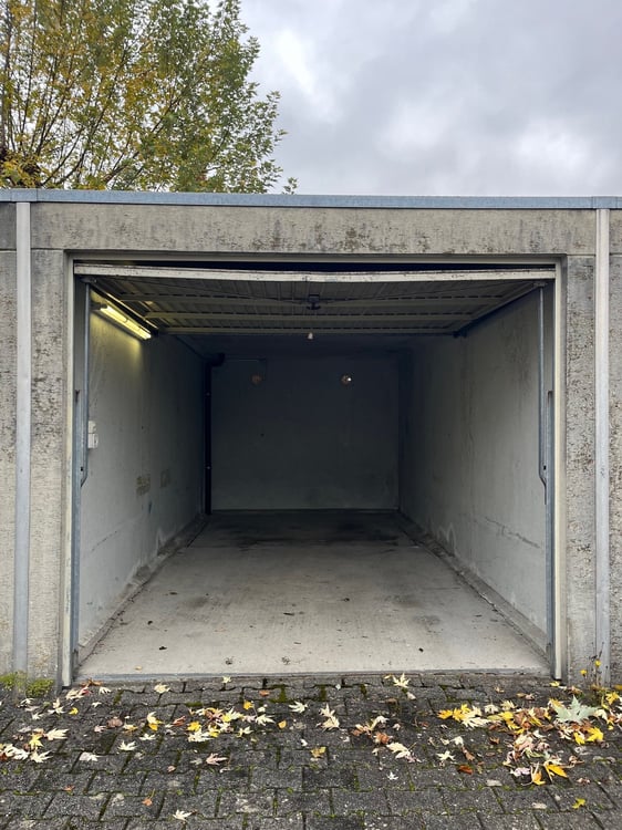 Garagenbox mit Aussenparkplatz 2