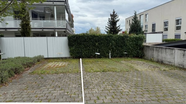 Grosser Aussenparkplatz – sofort verfügbar 2