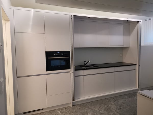 Modernes 2.5-Zimmer-Büro mit Küche & Bad – Toplage bei Tram St. Katharinen 2