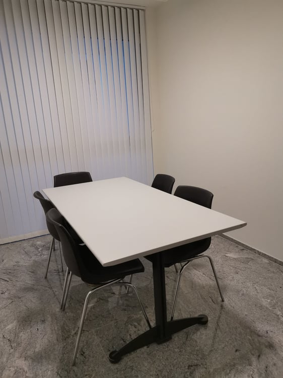 Modernes 2.5-Zimmer-Büro mit Küche & Bad – Toplage bei Tram St. Katharinen 3