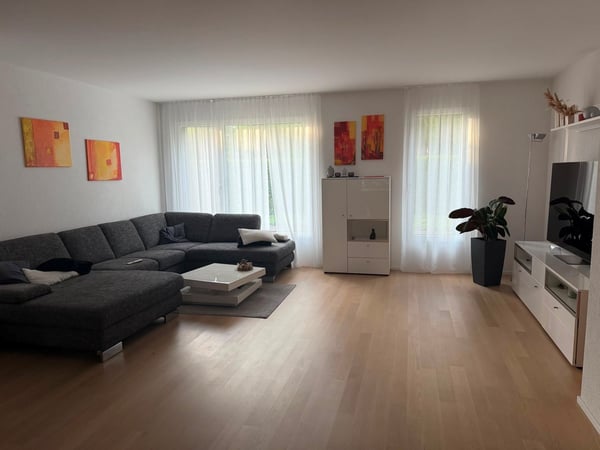 Grosszügige und moderne 4.5-Zimmerwohnung mit Gartensitzplatz 3