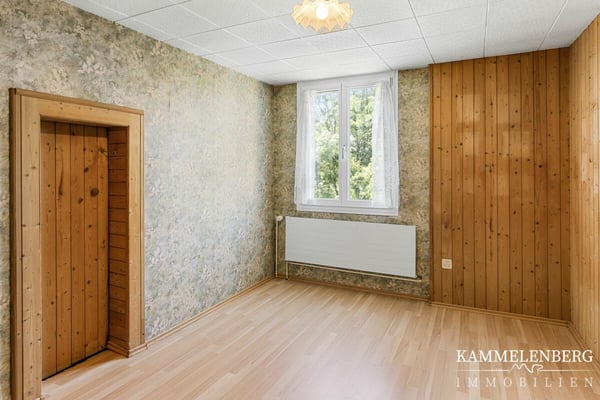 2 Familienhaus mit 11 Zimmer und 4 Garagenplätzen 18