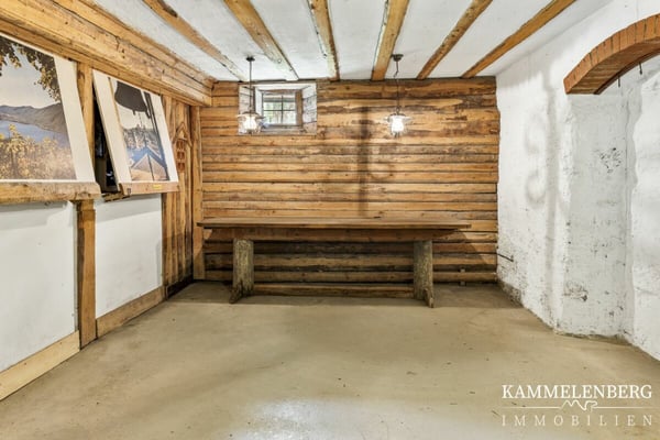 2 Familienhaus mit 11 Zimmer und 4 Garagenplätzen 16