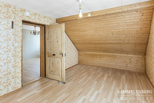 2 Familienhaus mit 11 Zimmer und 4 Garagenplätzen 17