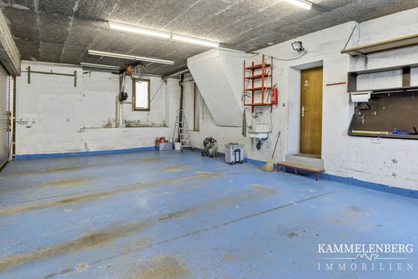 2 Familienhaus mit 11 Zimmer und 4 Garagenplätzen 26