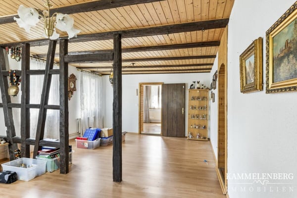 2 Familienhaus mit 11 Zimmer und 4 Garagenplätzen 13