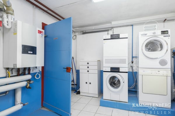 2 Familienhaus mit 11 Zimmer und 4 Garagenplätzen 22