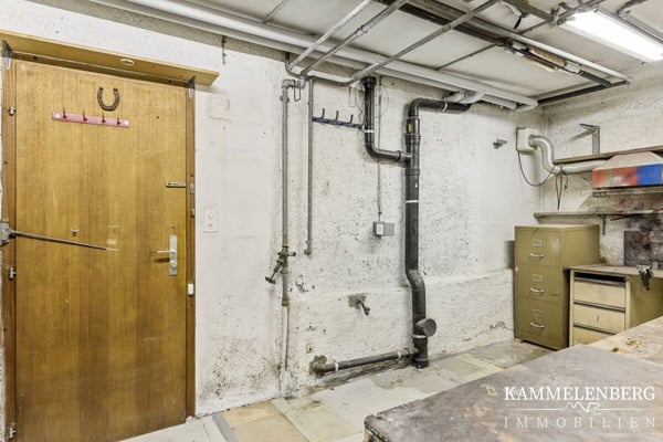 2 Familienhaus mit 11 Zimmer und 4 Garagenplätzen 25