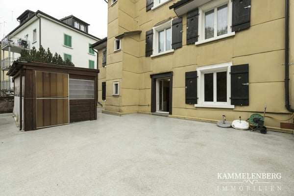 2 Familienhaus mit 11 Zimmer und 4 Garagenplätzen 3