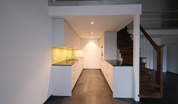 Moderne 1.5-Zimmer-Wohnung mit Galerie im DG 1