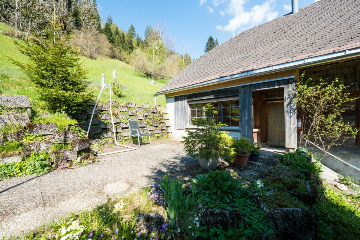 Zwei Wohnhäuser inklusive Atelier und Laden