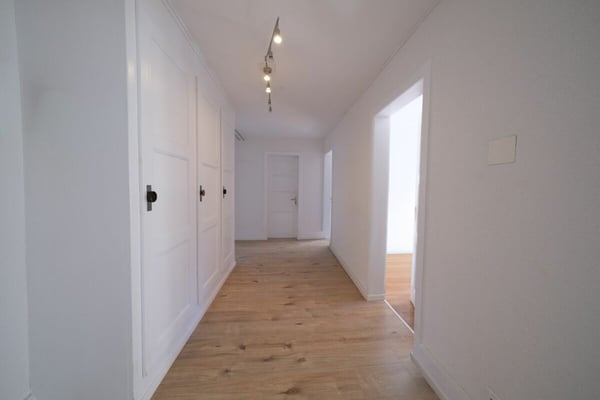 Zentrale 5-Zimmerwohnung im 1.OG 4