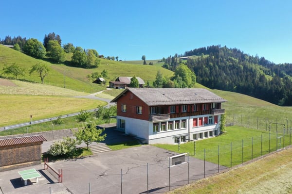 Ehemaliges Schulhaus Hindten 2