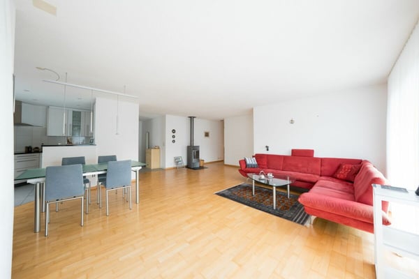 Grosszügige 7.5-Zimmerwohnung im Parterre 9