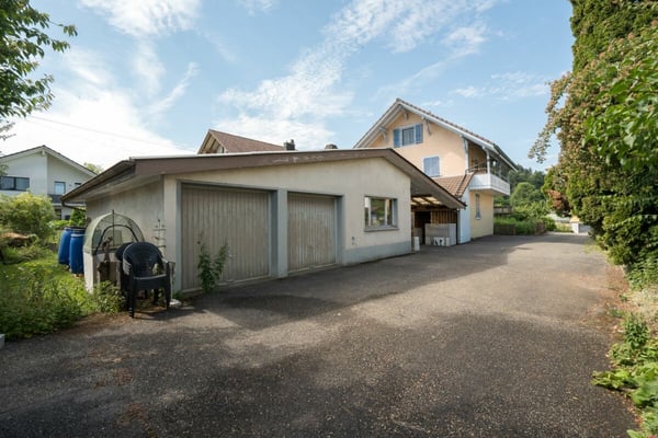 Zweifamilienhaus mit Garagen, Werkstatt und Lagerräumen zu verkaufen 6