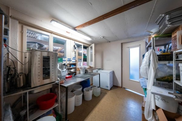 Zweifamilienhaus mit Garagen, Werkstatt und Lagerräumen zu verkaufen 12
